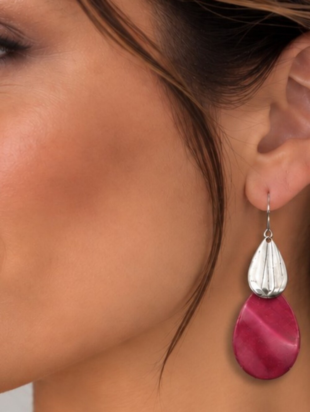 💎 Fuchsia Pink Shell Look Teardrop Dangle Earrings Silver Tone Statement